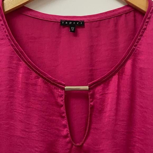 Ispiri Silky Cap Sleeve Top - Picture 3 of 7